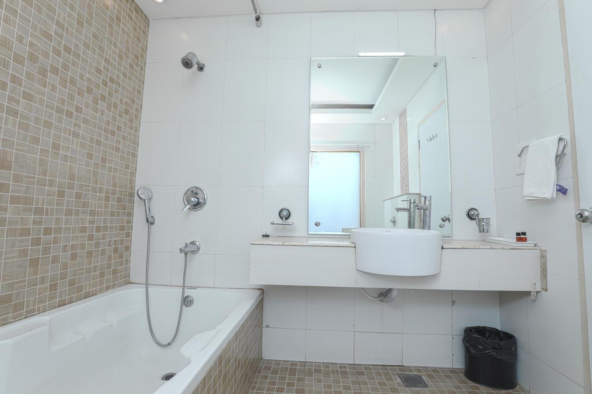 Hotel Le Castle Rudrapur Luaran gambar